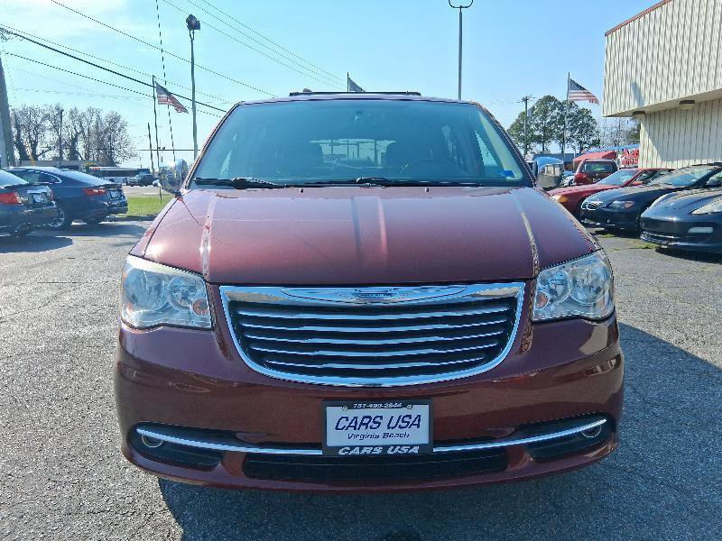 Used 2015 Chrysler Town & Country Touring-L w/ Driver Convenience Group image 3