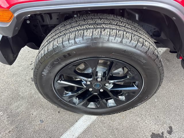 Used 2025 Jeep Wrangler Unlimited Sahara AWD/4WD image 31