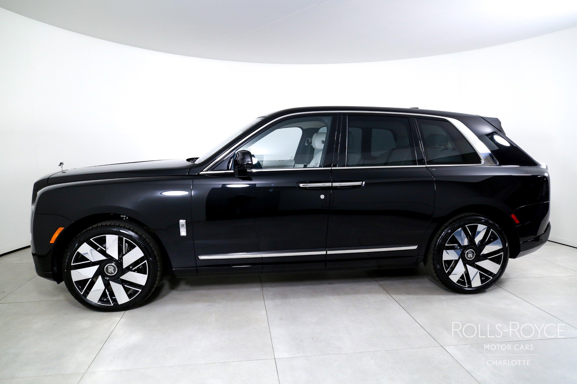 New 2026 Rolls-Royce Cullinan AWD/4WD image 3