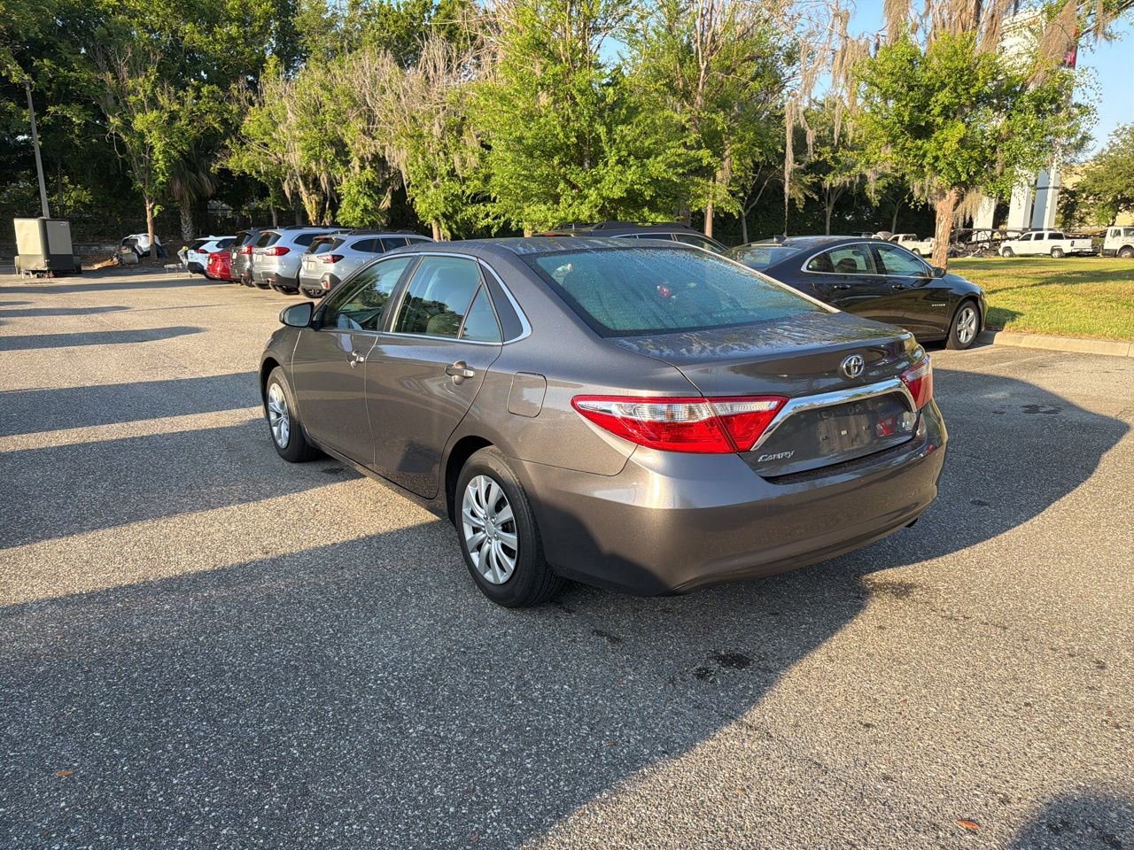 Used 2016 Toyota Camry LE FWD image 3