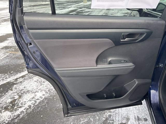 Used 2021 Toyota Highlander LE image 18