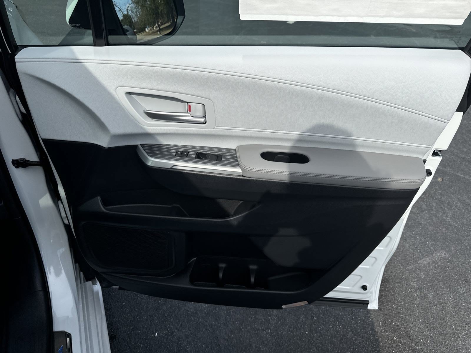 New 2025 Toyota Sienna XLE w/ XLE Plus Package FWD image 38