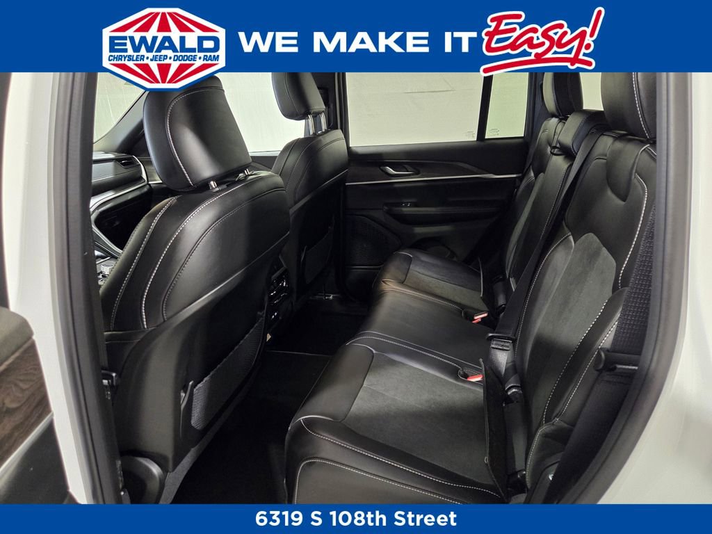 New 2026 Jeep Grand Cherokee Altitude image 12