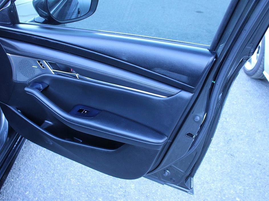 Used 2019 MAZDA MAZDA3 Hatchback w/ Premium Package image 25