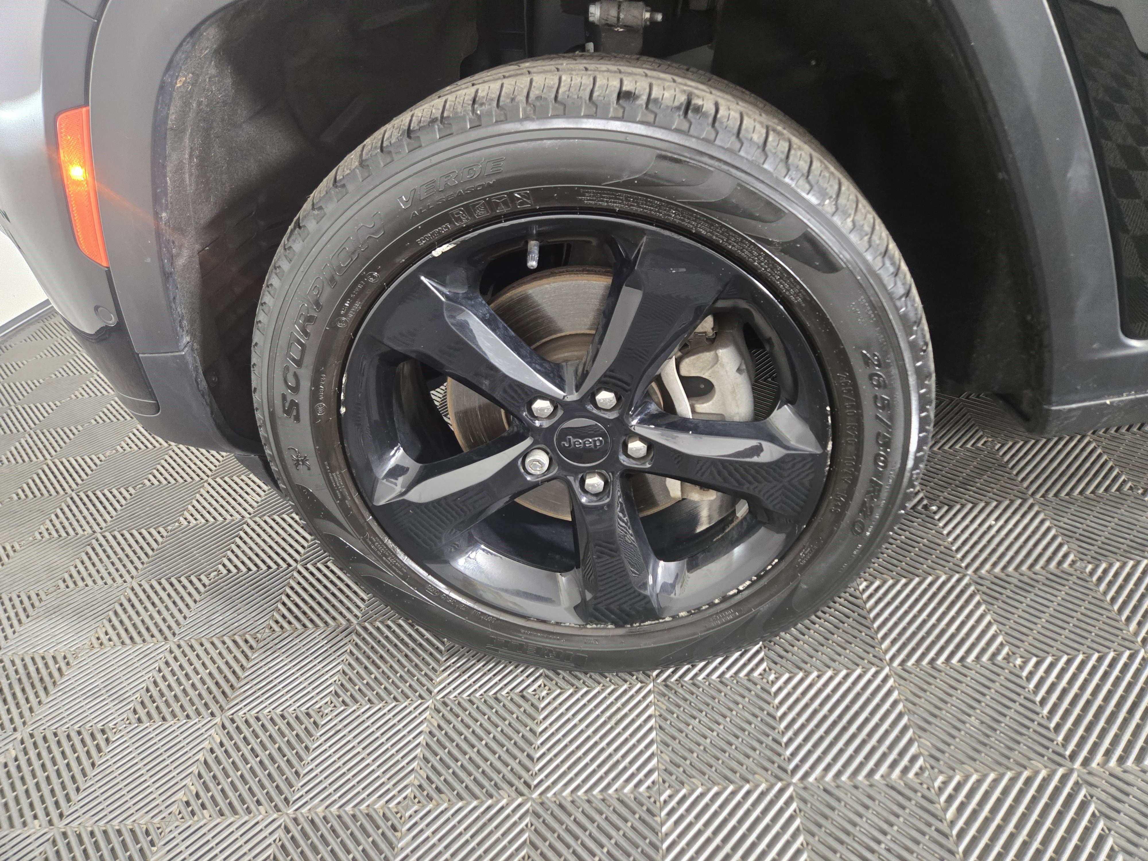 Certified 2023 Jeep Grand Cherokee L Limited w/ Luxury Tech Group II image 36