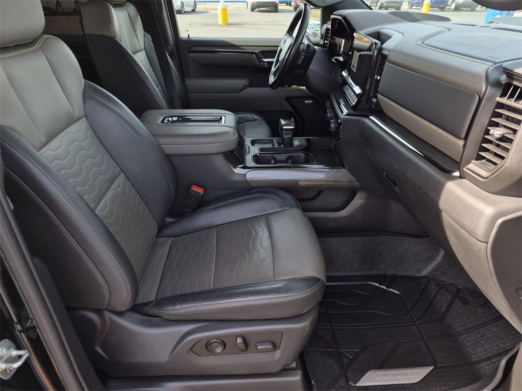 Used 2022 Chevrolet Silverado 1500 ZR2 w/ Technology Package image 13