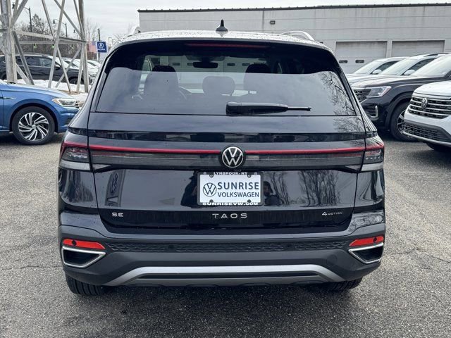 Used 2025 Volkswagen Taos SE w/ Panoramic Sunroof Package AWD/4WD image 6
