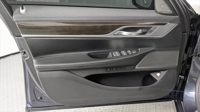 Used 2020 BMW 740i image 12