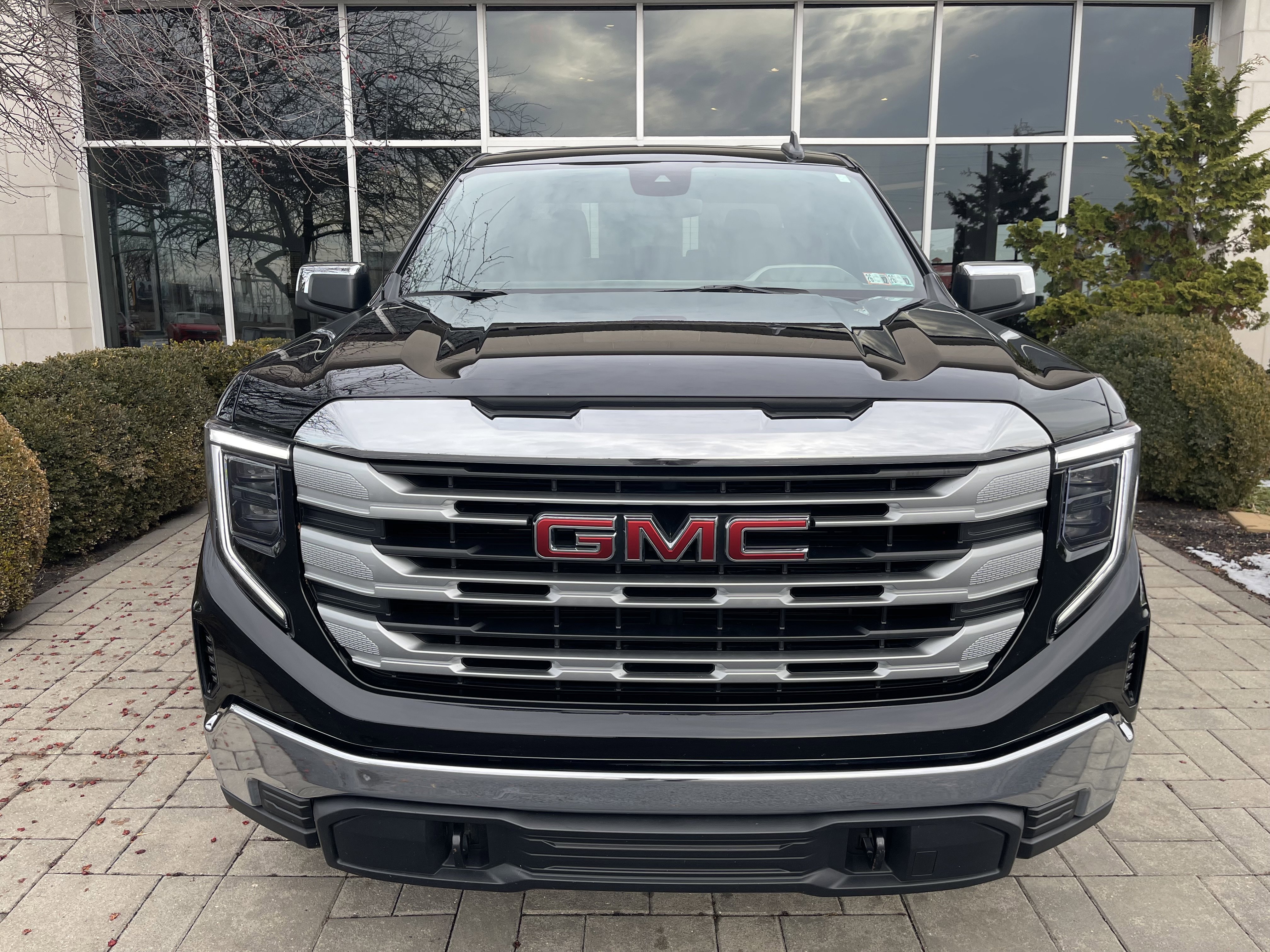 Used 2023 GMC Sierra 1500 SLE image 2
