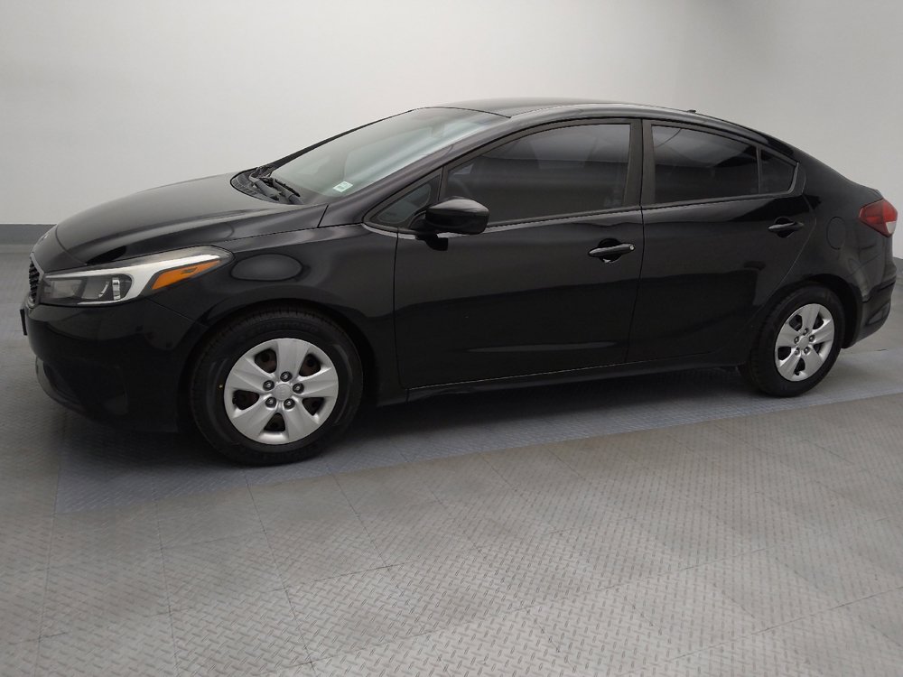 Used 2017 Kia Forte LX image 2