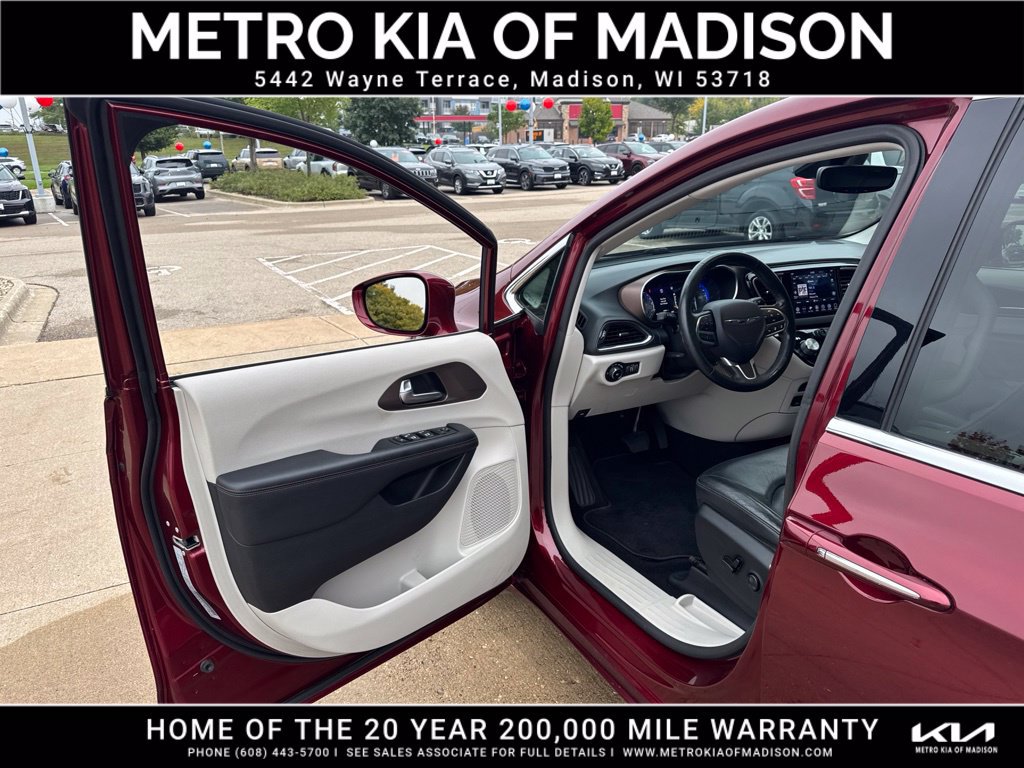 Used 2019 Chrysler Pacifica Touring-L Plus FWD image 11