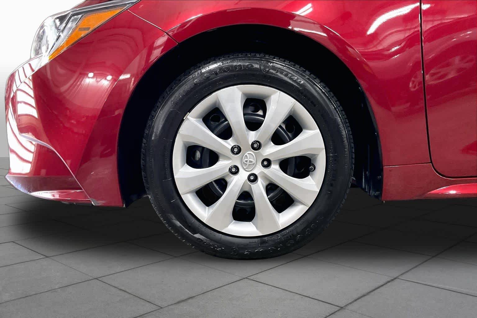 Used 2022 Toyota Corolla LE FWD image 11