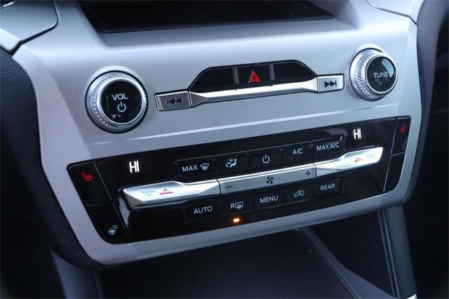 Used 2021 Ford Explorer XLT w/ Equipment Group 202A image 19