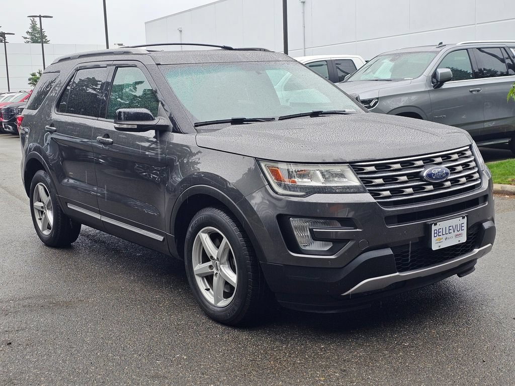 Used 2016 Ford Explorer XLT w/ Equipment Group 202A AWD/4WD image 7