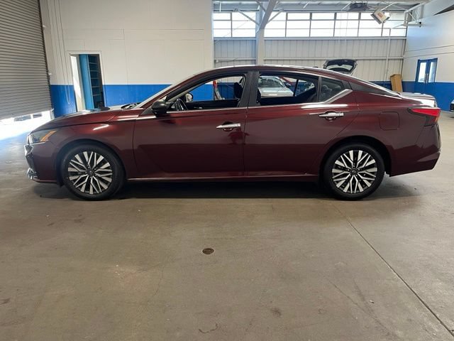 Used 2024 Nissan Altima 2.5 SV FWD image 6