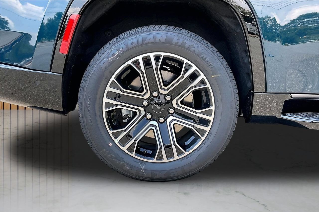 New 2026 Jeep Grand Wagoneer 4WD image 38