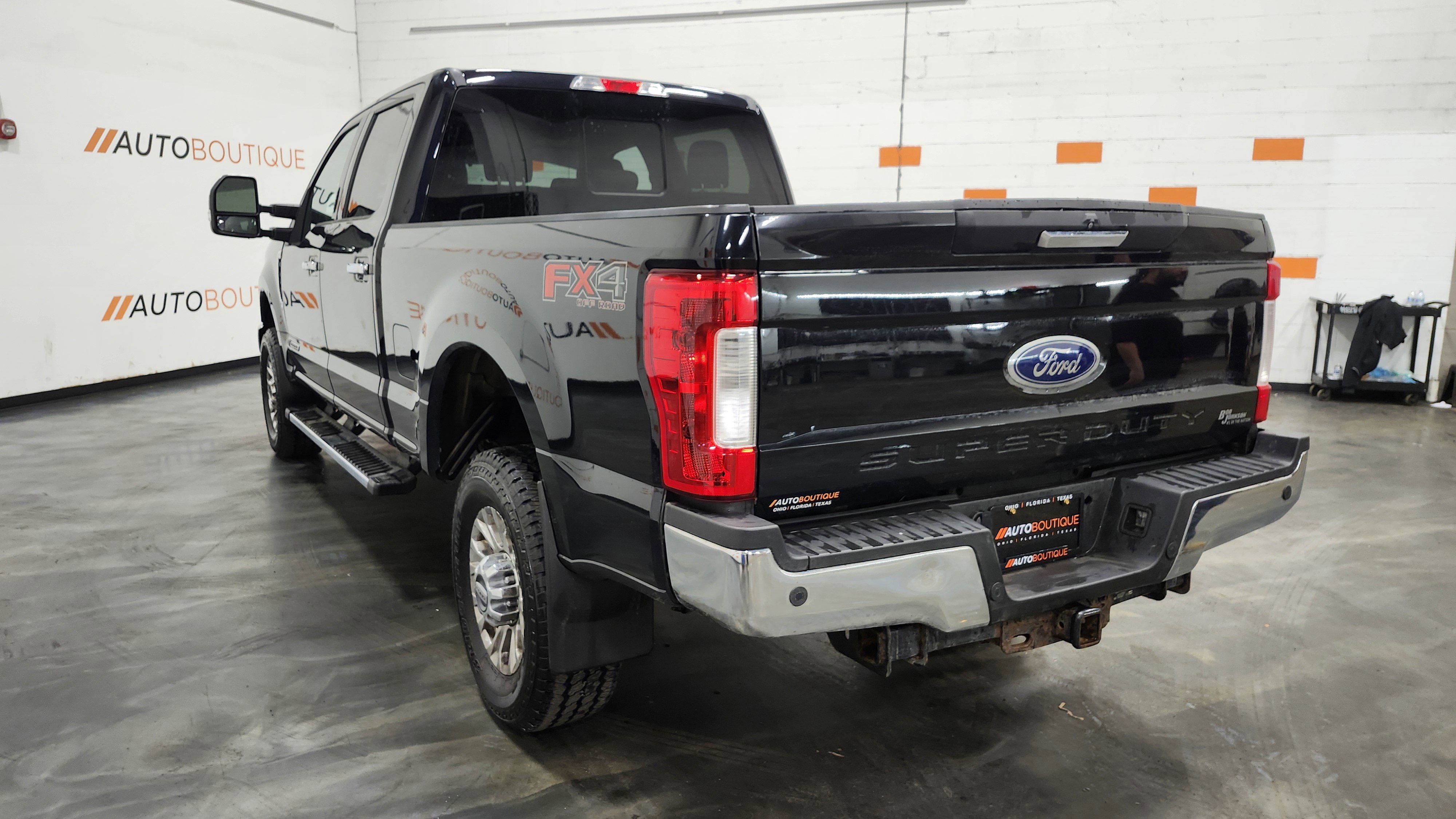 Used 2019 Ford F350 XLT w/ XLT Premium Package image 16