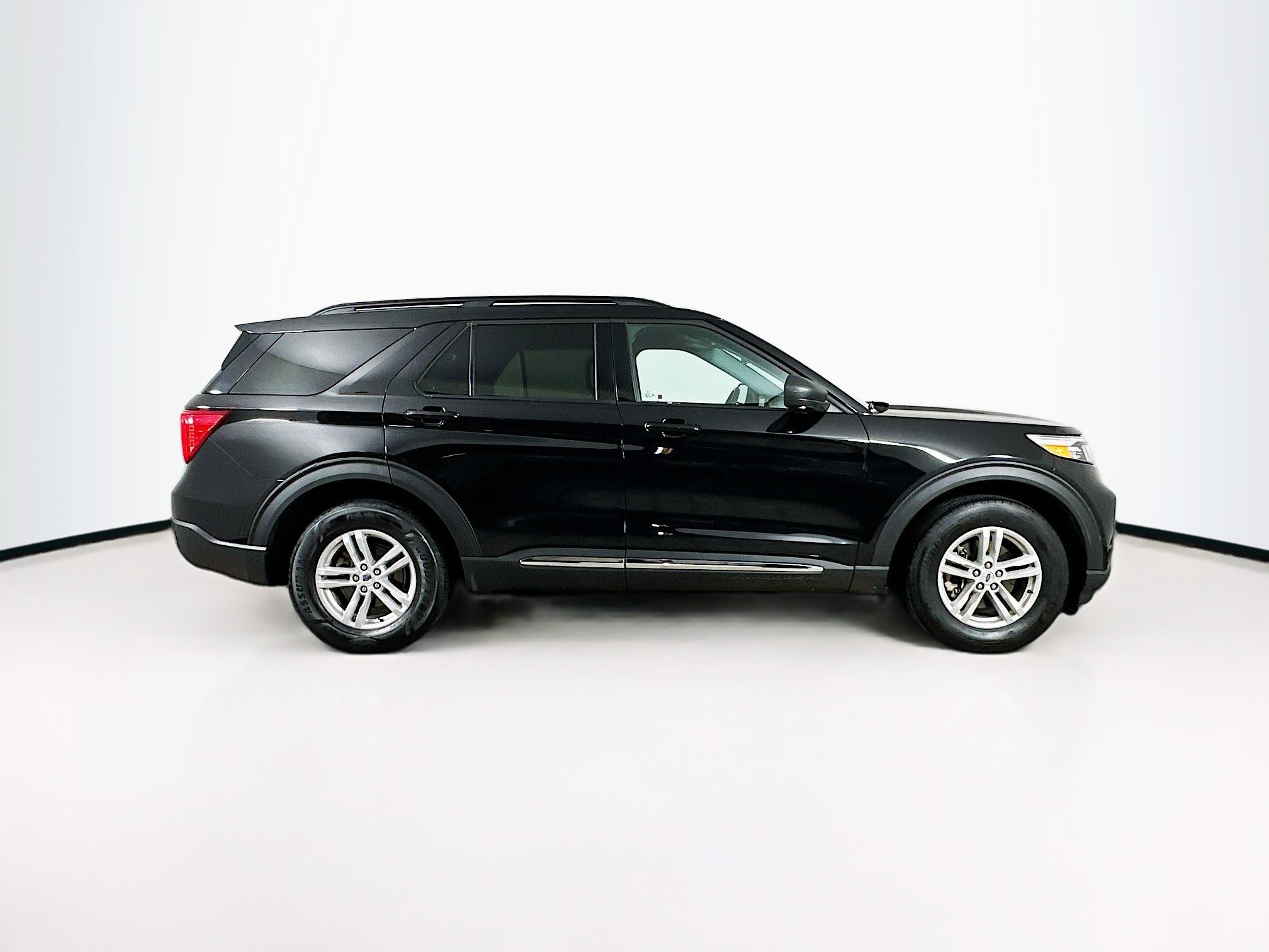 Used 2024 Ford Explorer XLT w/ Equipment Group 202A image 10