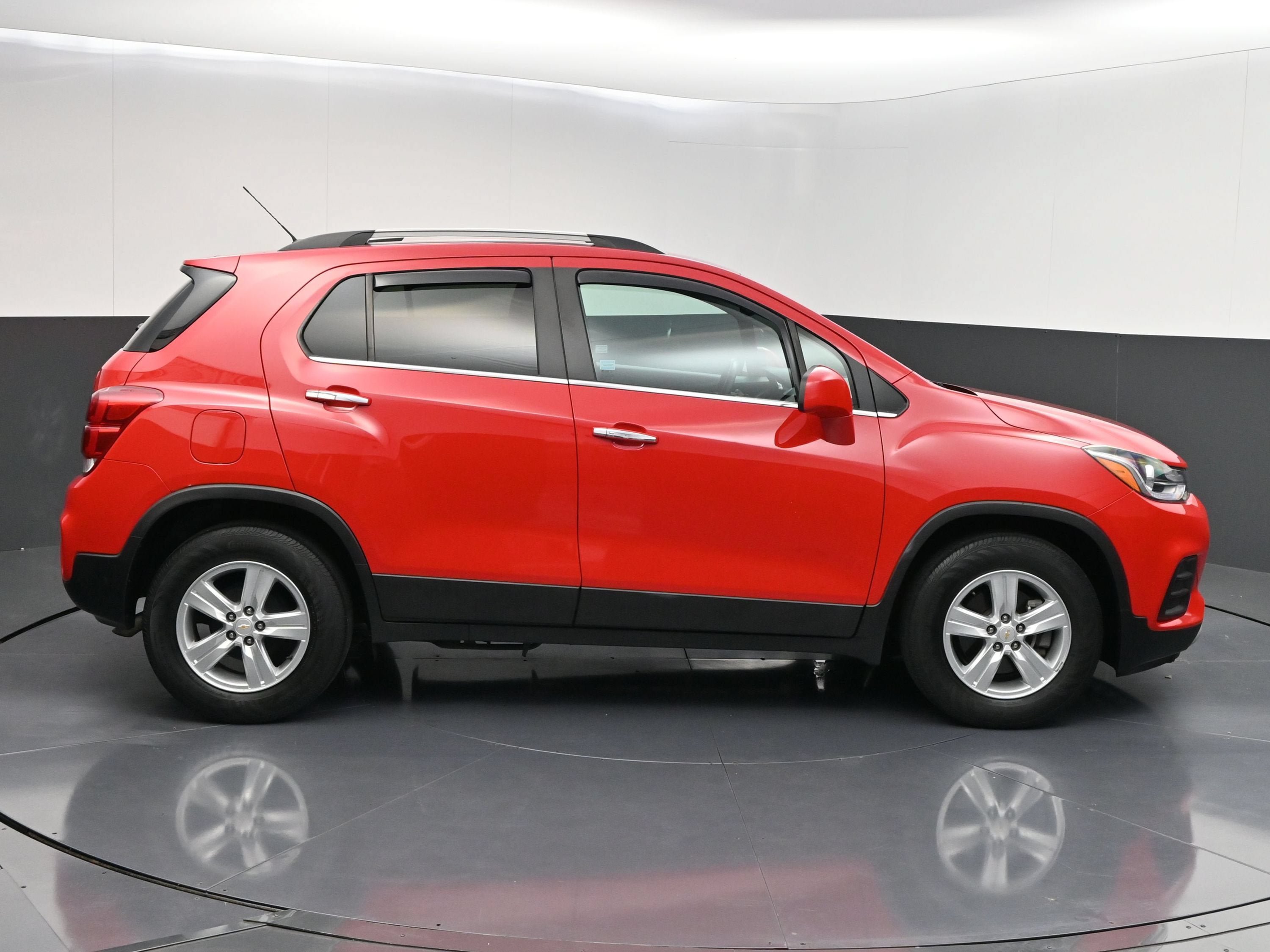 Used 2020 Chevrolet Trax LT w/ LT Convenience Package FWD image 8