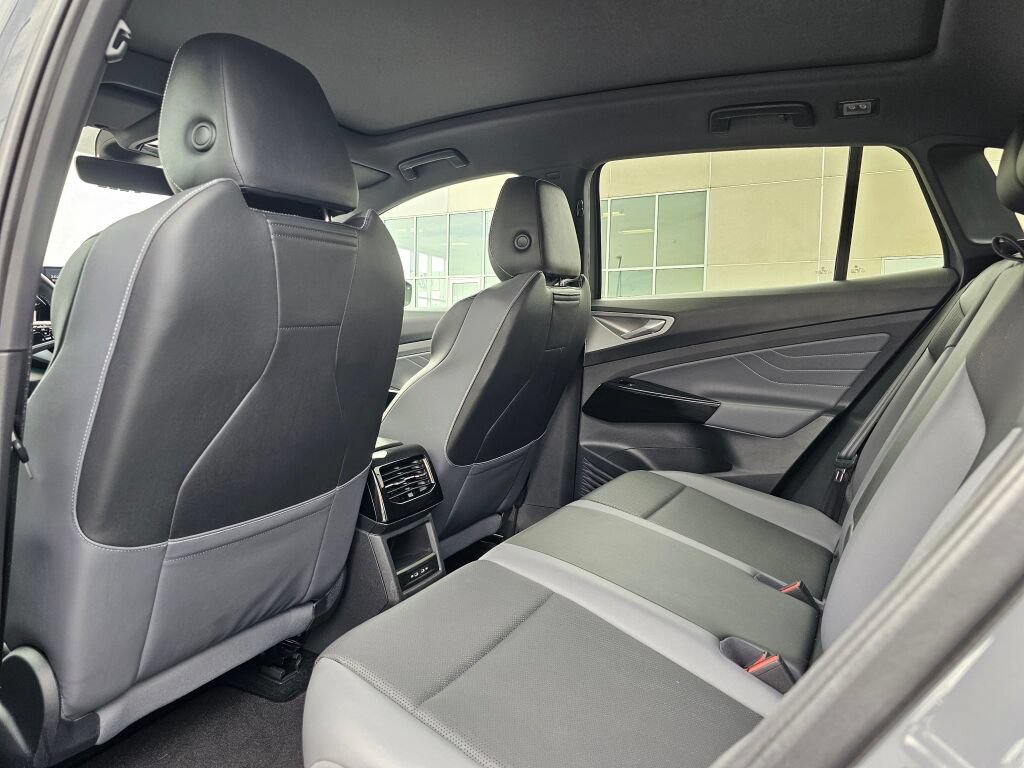 Used 2023 Volkswagen ID.4 Pro S AWD/4WD image 11