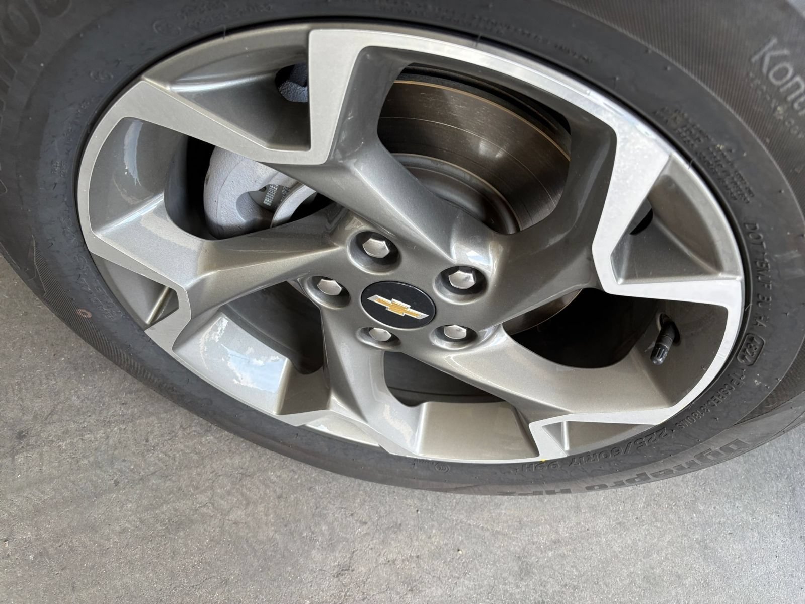 Used 2025 Chevrolet Trax LT FWD image 31