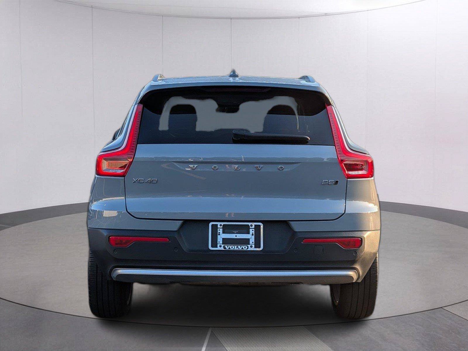 Used 2024 Volvo XC40 B5 Plus w/ Protection Package Premier AWD/4WD image 4