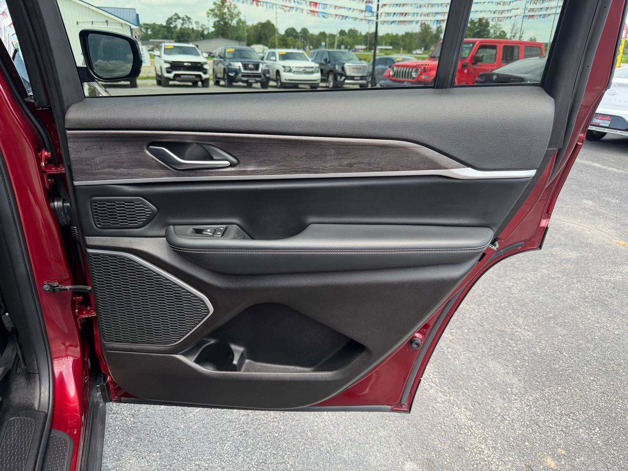 Used 2021 Jeep Grand Cherokee L Limited AWD/4WD image 22