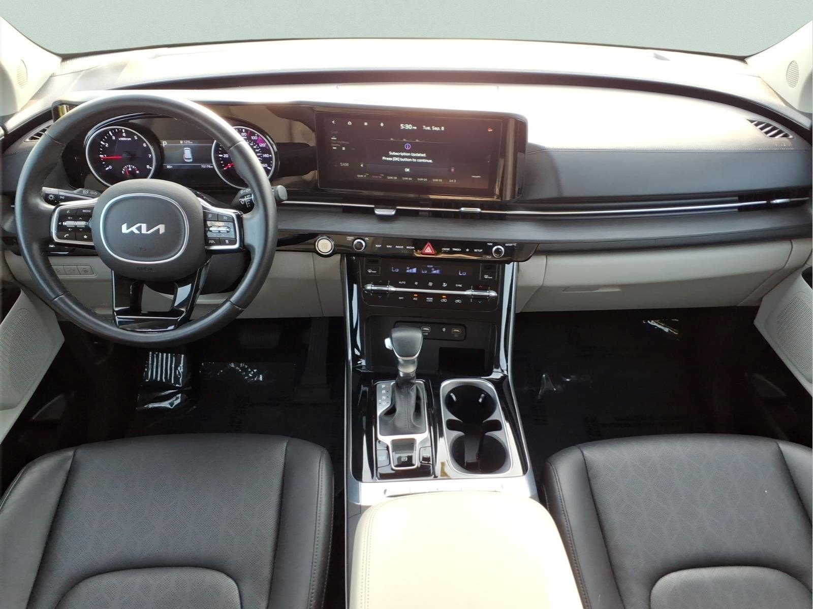 Used 2022 Kia Carnival EX FWD image 11