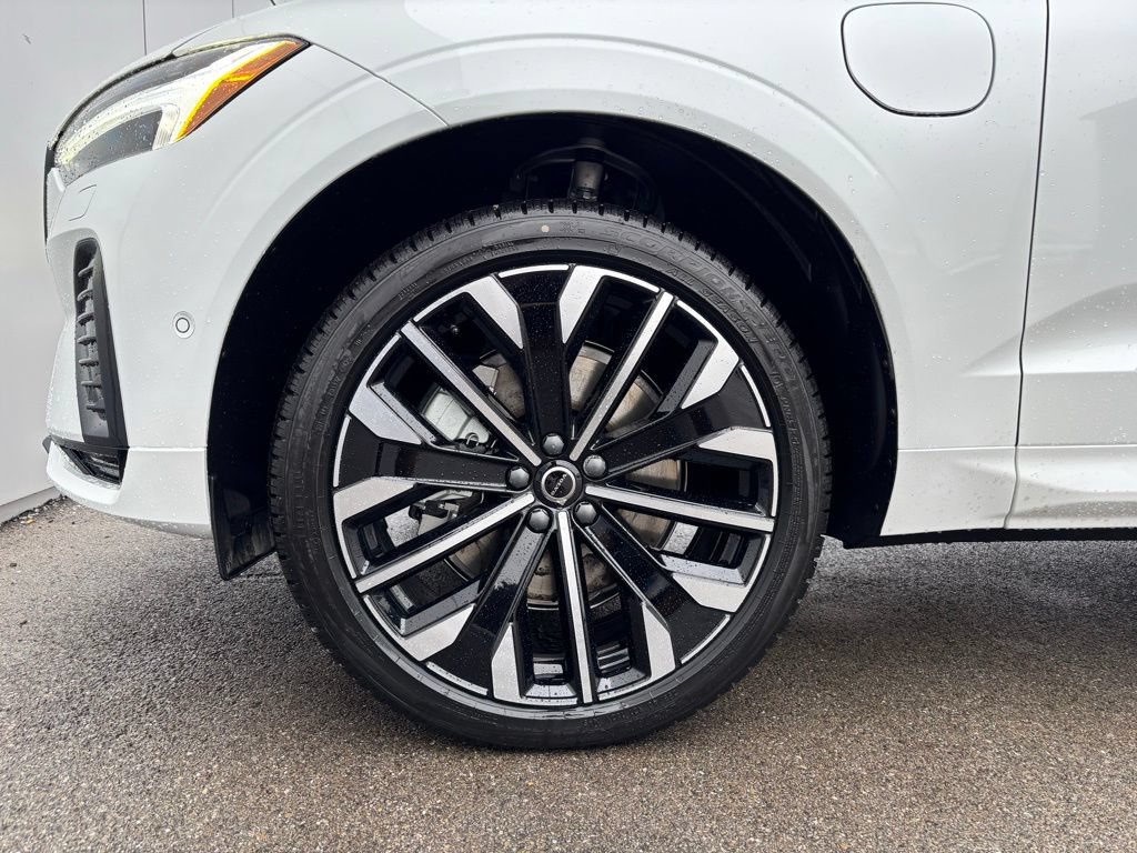 New 2026 Volvo XC60 T8 Ultra w/ Protection Package Premier AWD/4WD image 9