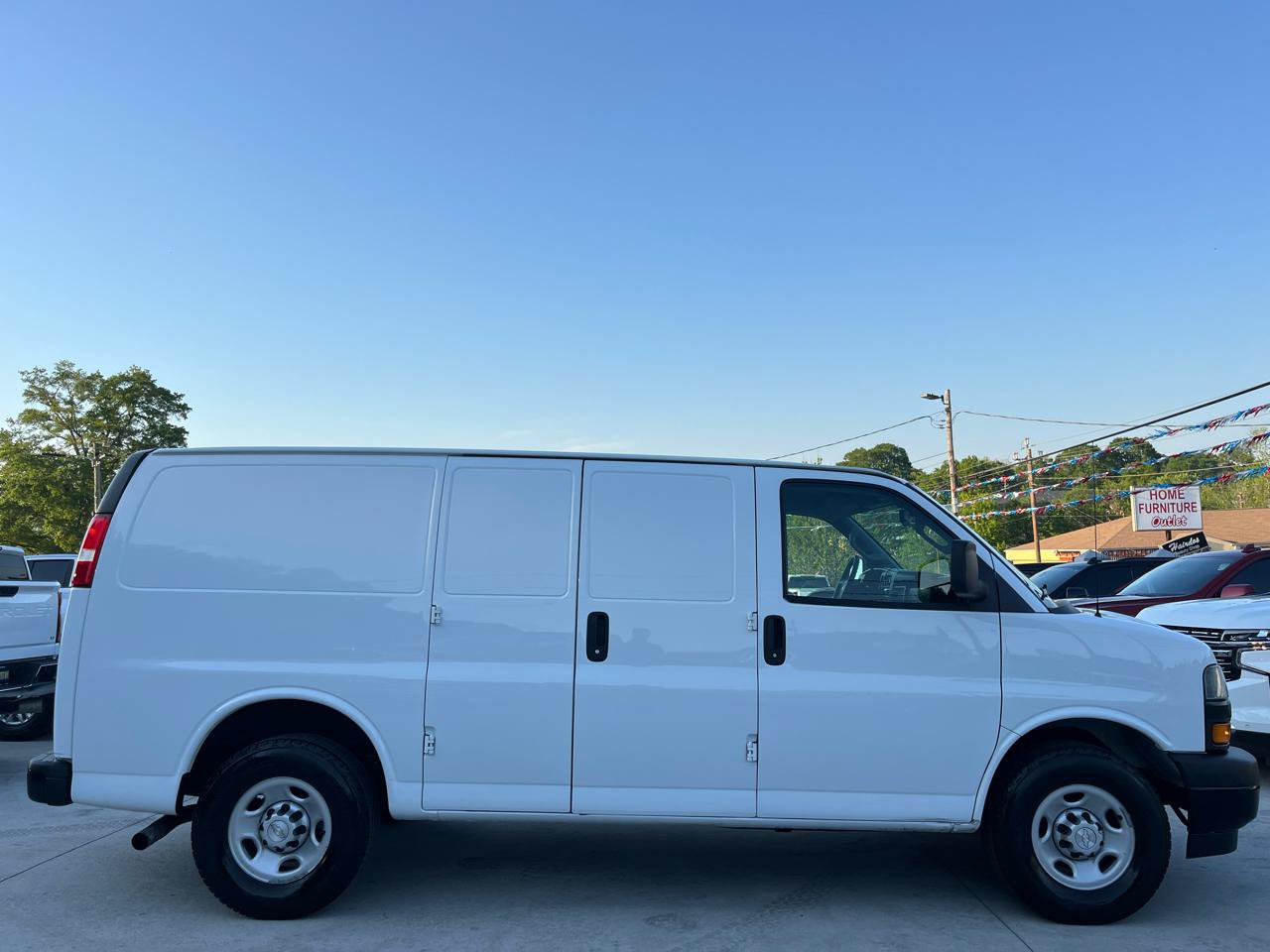 Used 2019 Chevrolet Express 2500 RWD image 9