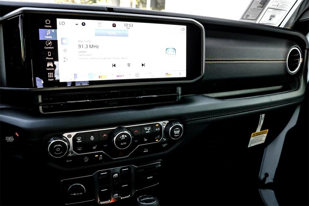 New 2025 Jeep Gladiator Sport w/ Premium Package image 16