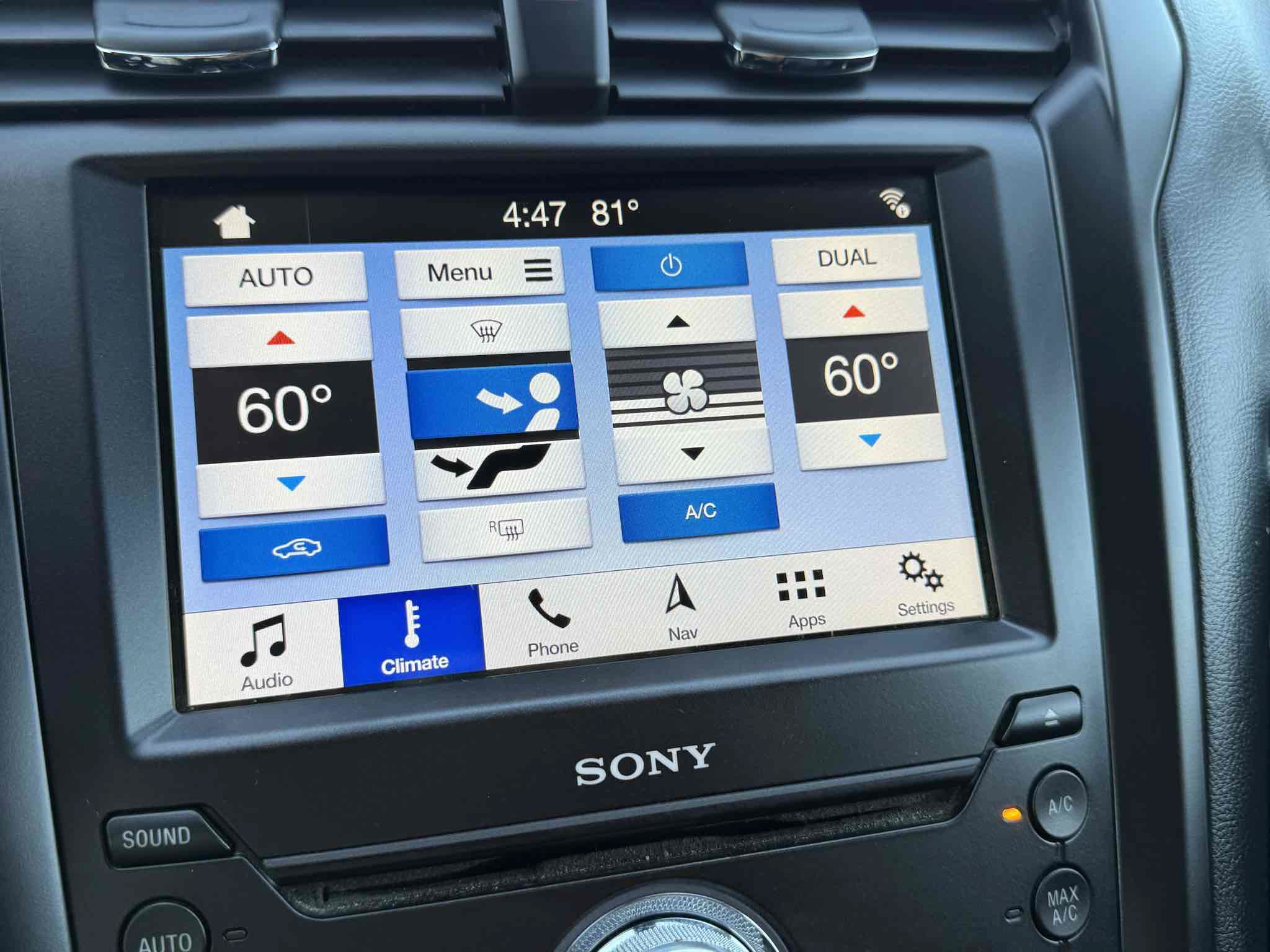Used 2019 Ford Fusion Energi Titanium FWD image 31