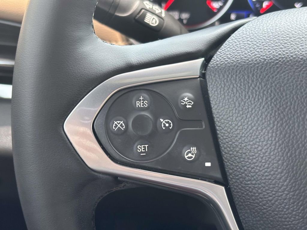 Used 2023 Chevrolet Traverse Premier FWD image 23