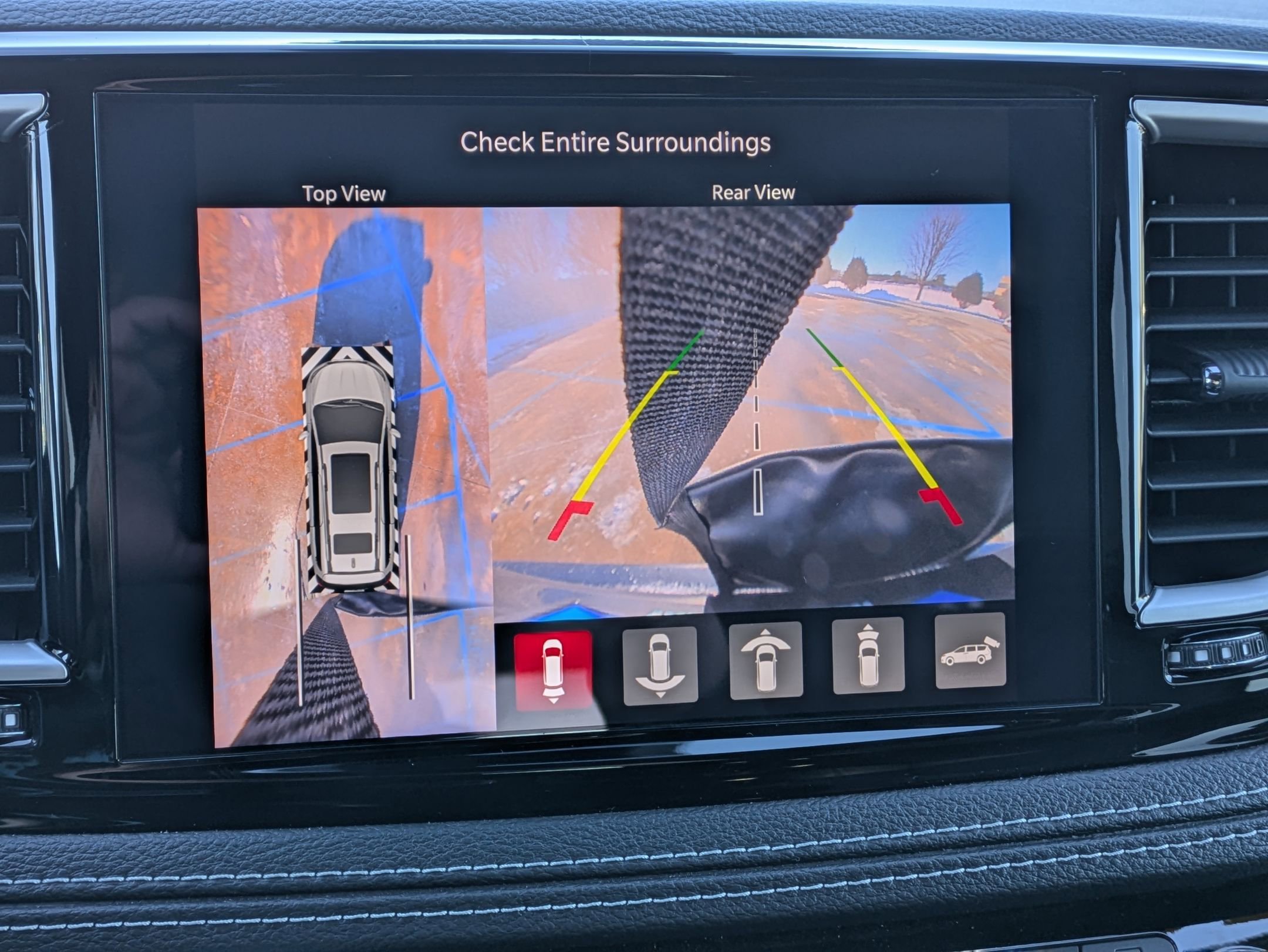 Used 2025 Chrysler Pacifica Select image 20