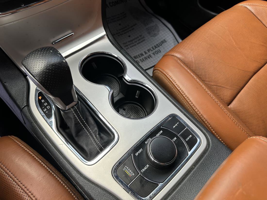 Used 2016 Jeep Grand Cherokee SRT image 16