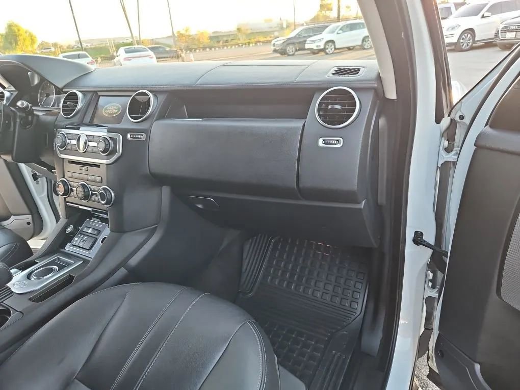 Used 2016 Land Rover LR4 HSE Silver Edition image 22