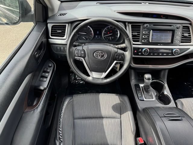 Used 2014 Toyota Highlander Plus AWD/4WD image 5