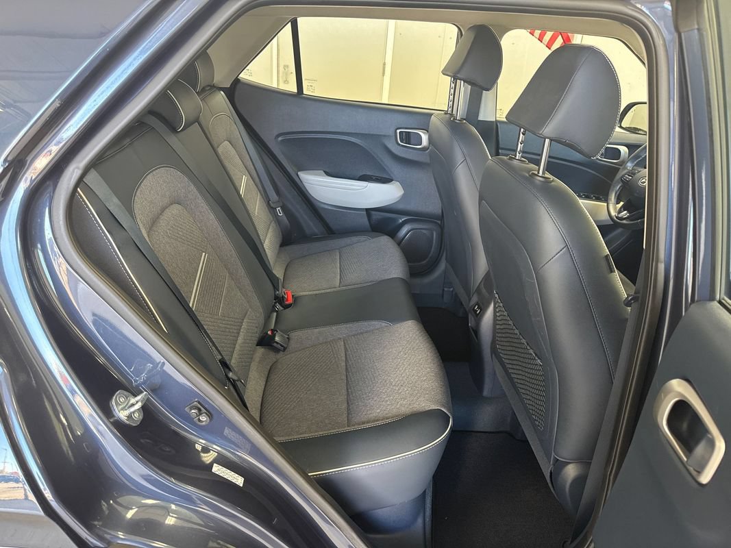Used 2024 Hyundai Venue Limited FWD image 37