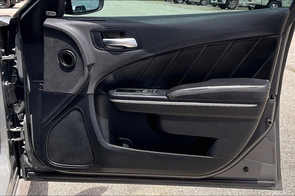 Used 2018 Dodge Charger R/T w/ Plus Group RWD image 28