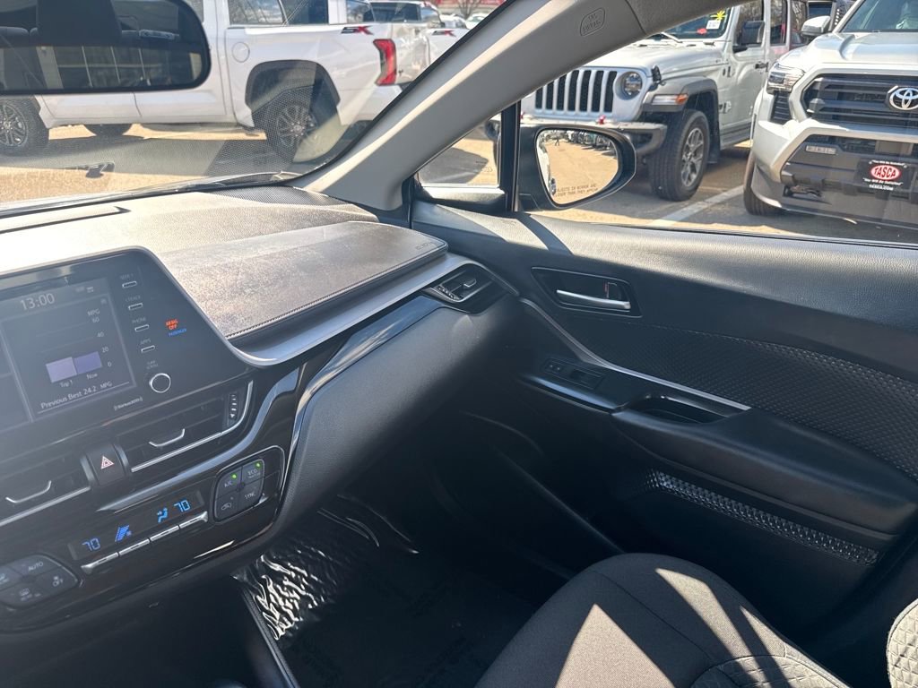 Used 2021 Toyota C-HR LE image 27