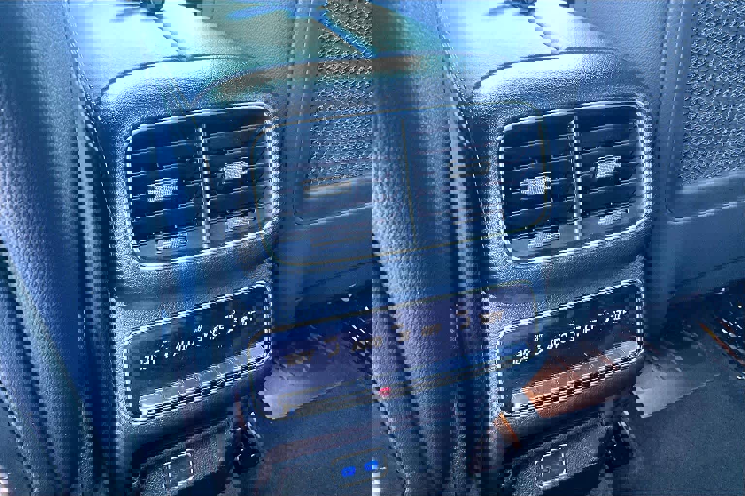 Used 2025 Mercedes-Benz GLS 450 4MATIC image 38