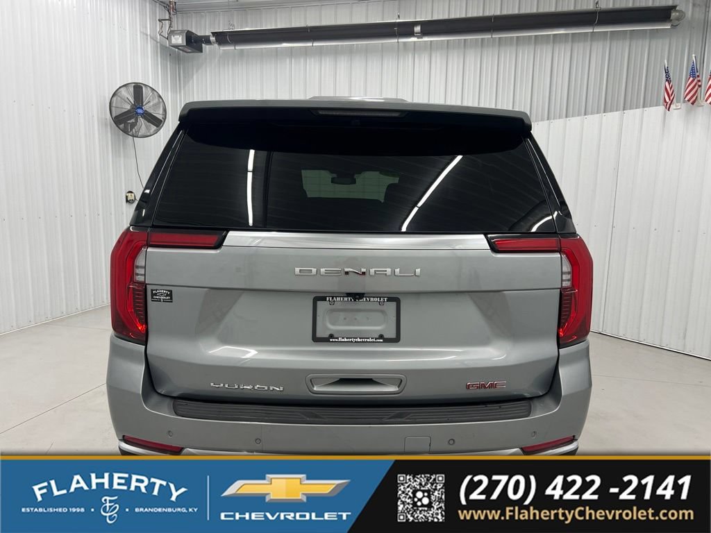 Used 2025 GMC Yukon XL Denali AWD/4WD image 4
