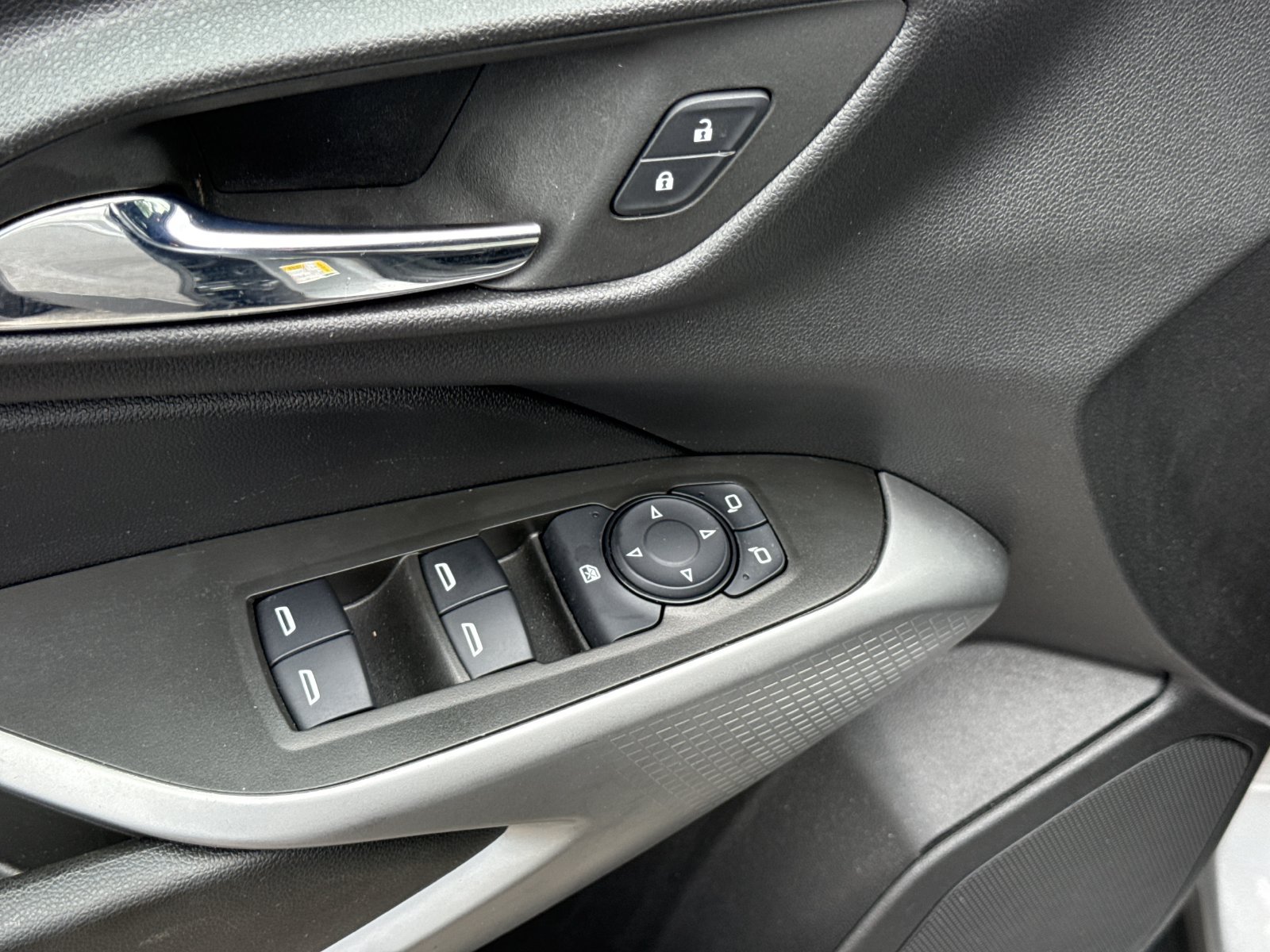 Used 2024 Chevrolet Trax LS FWD image 14