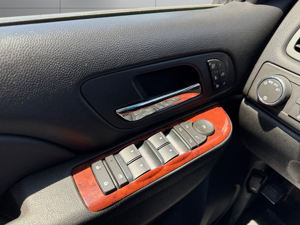 Used 2011 Chevrolet Avalanche LTZ AWD/4WD image 11
