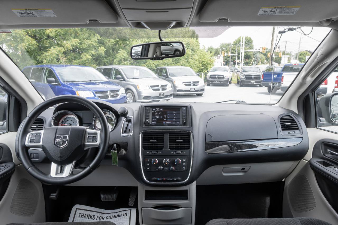 Used 2017 Dodge Grand Caravan SE w/ Power Window Group FWD image 2