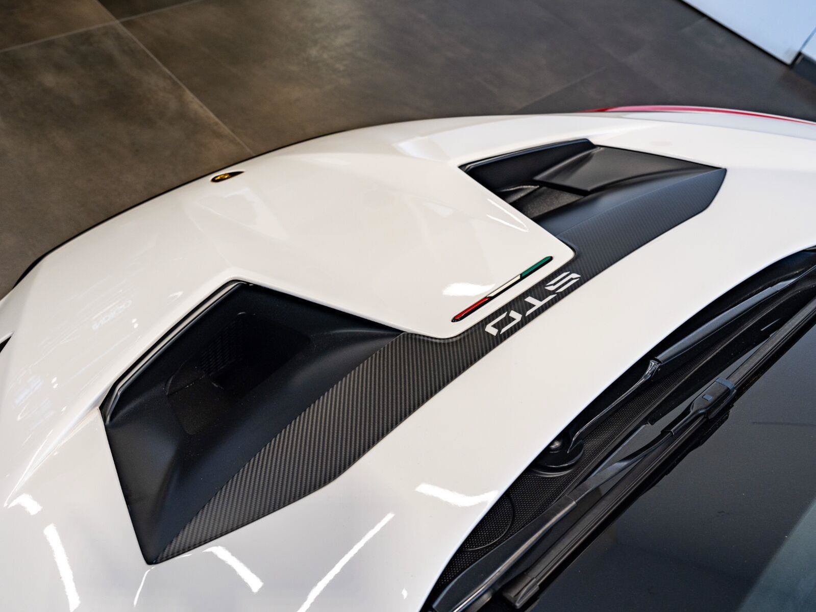 Used 2022 Lamborghini Huracan STO RWD image 48