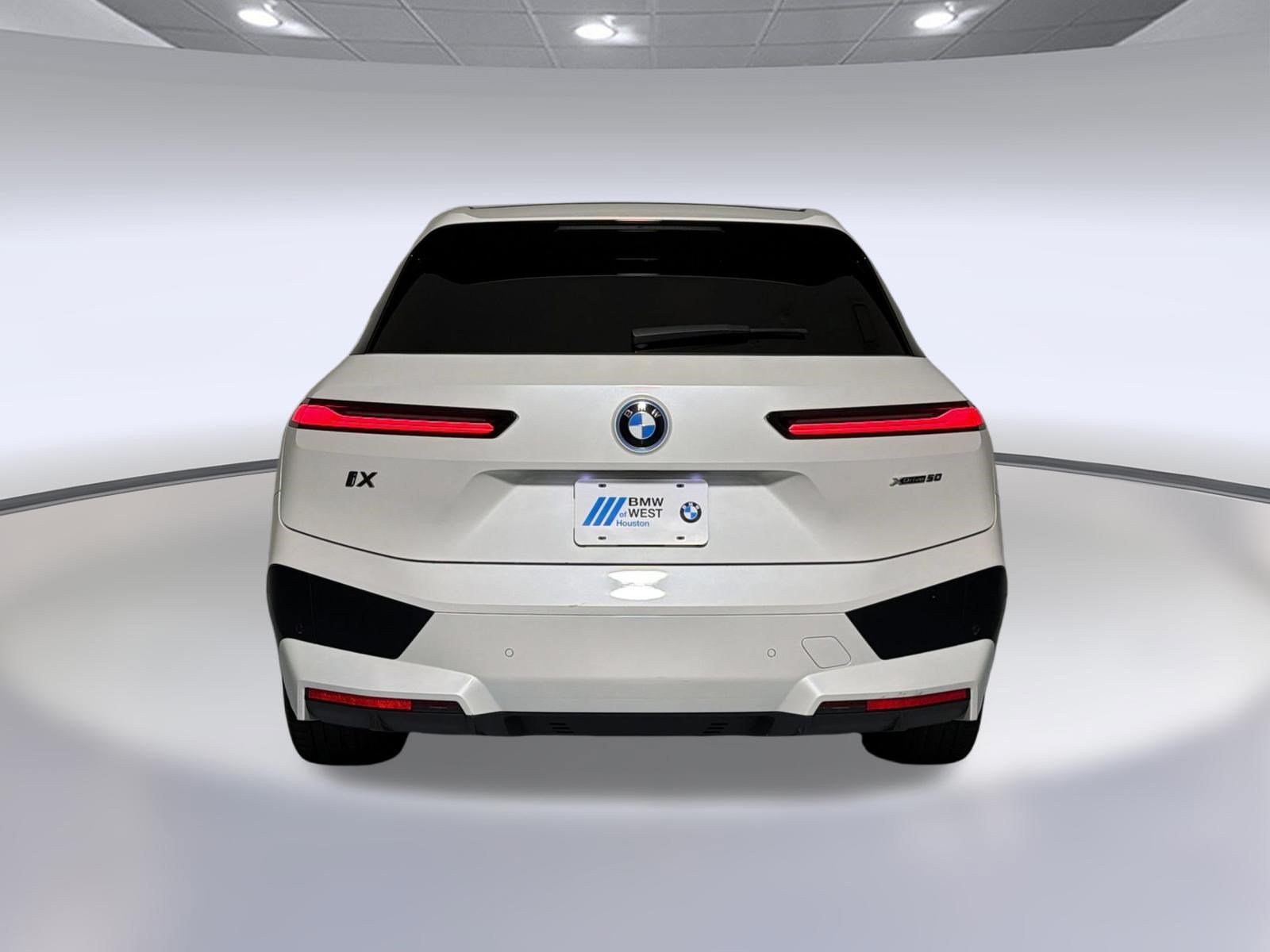 Used 2024 BMW iX xDrive50 w/ Sport Package AWD/4WD image 10