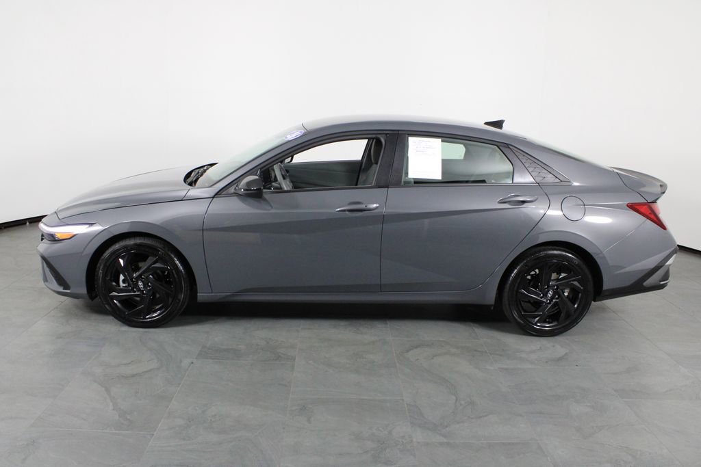 Used 2026 Hyundai Elantra Sport FWD image 12