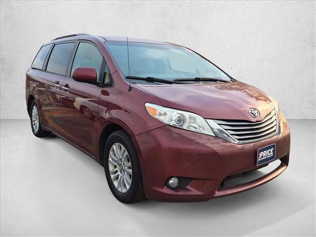 Used 2014 Toyota Sienna XLE FWD image 3