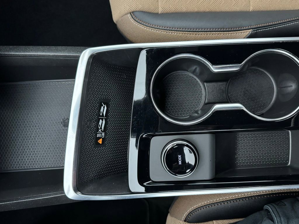 Used 2025 Chevrolet Equinox ACTIV w/ Safety and Technology Package image 32